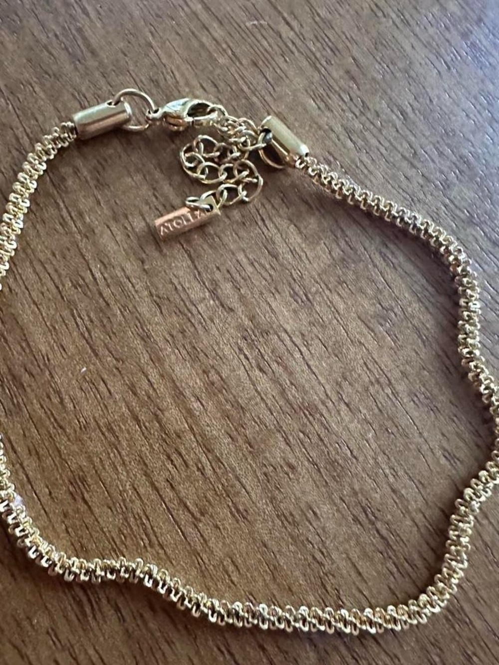 Gold Tone Women's Chain Bracelet - Unknown Brand